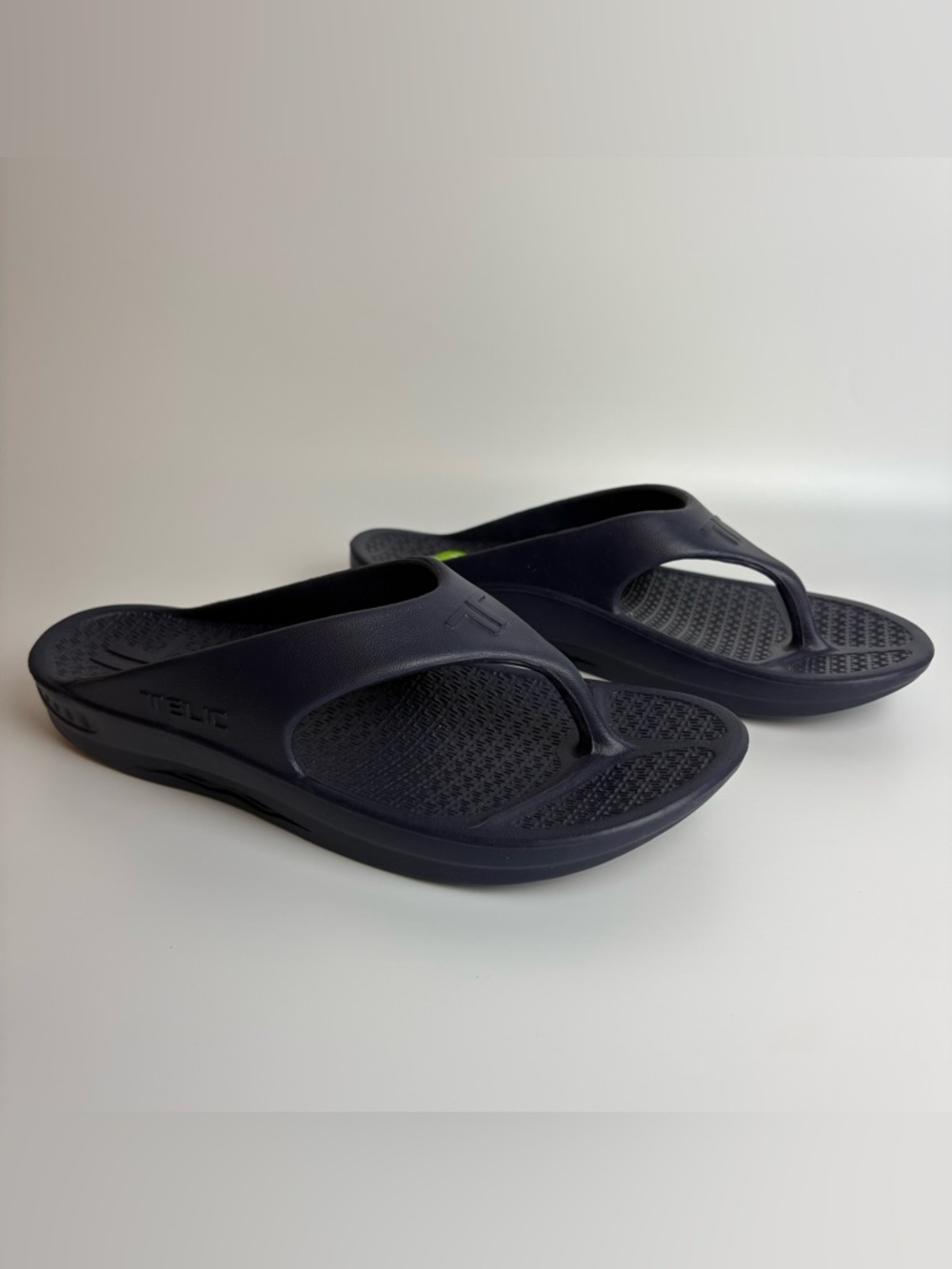 TELIC Energy Flip Flop, Size L Men Size 10 Womens 11 Sandals Navy Blue unisex